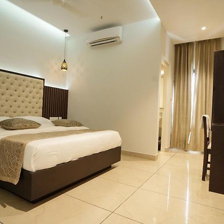 Sulu Residency Hotel Kochi Exterior photo