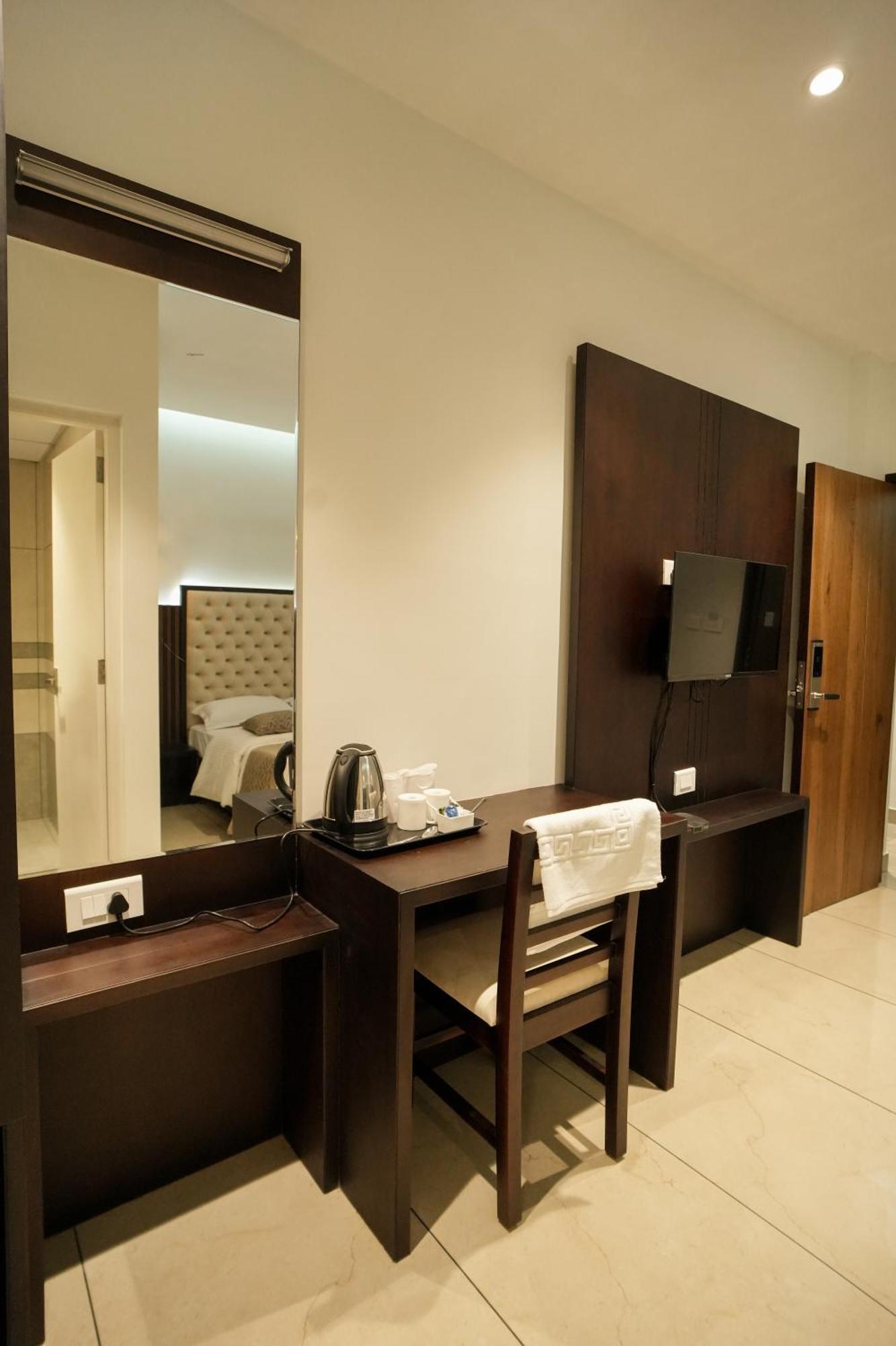 Sulu Residency Hotel Kochi Exterior photo
